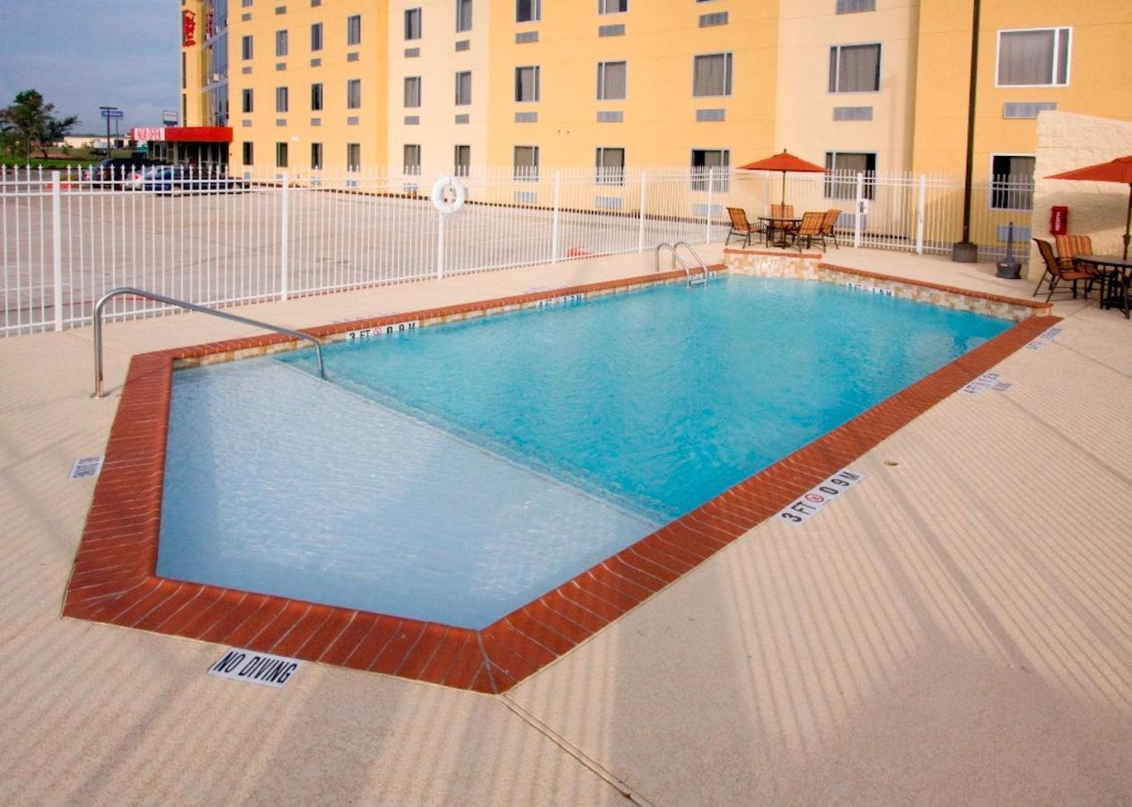 Red Roof Inn & Suites Beaumont Exterior photo